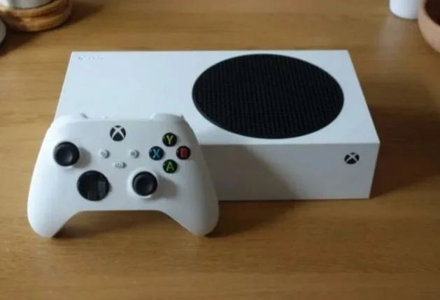 Xbox series s в идеальном состоянии, не бита не крашена