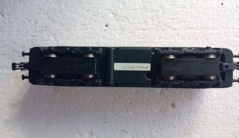 Locomotiva diesel piko BR218

Lumini in funcție de direcția de mers
Tr