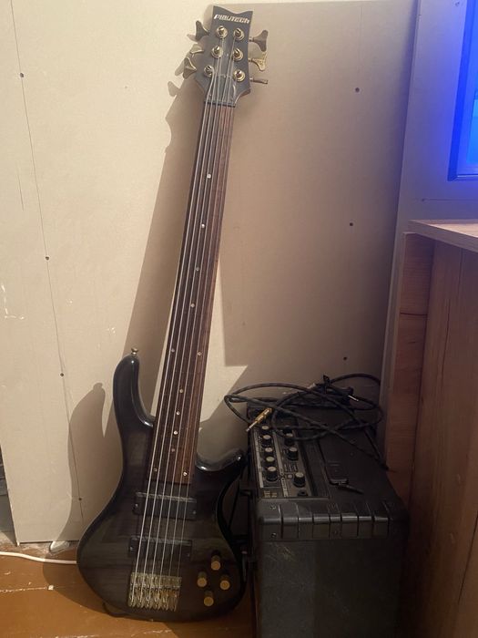 Бас гитара 6 струнная