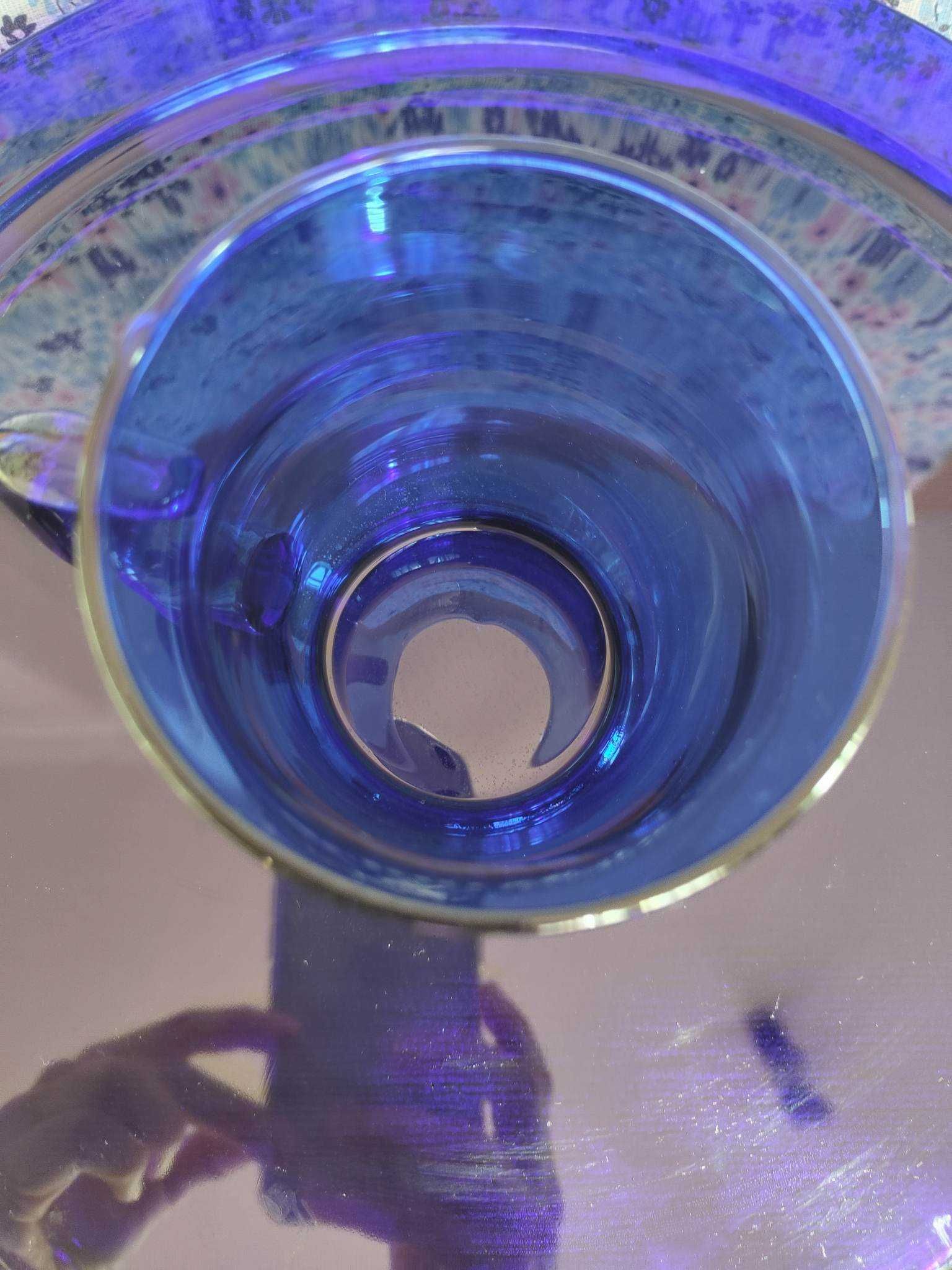 Чаши от кобалт синьо стъкло