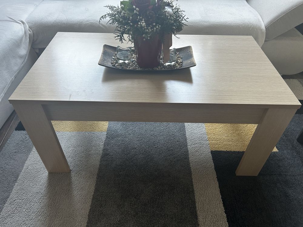 Комплект трапезна маса с 4 стола и холна