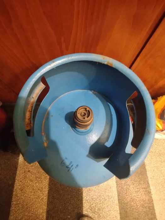 Голяма газова бутилка 20 литра за готвене + винтил, маркуч , газ