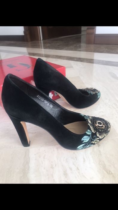 Vand pantofi marimea 36 Graciana