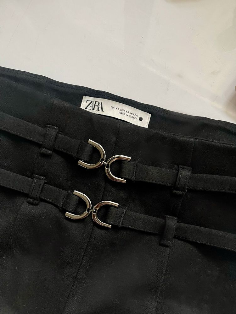 Дънки ZARA.