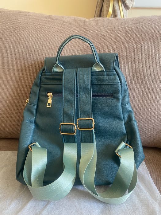 Нови раници с няколко прегради !