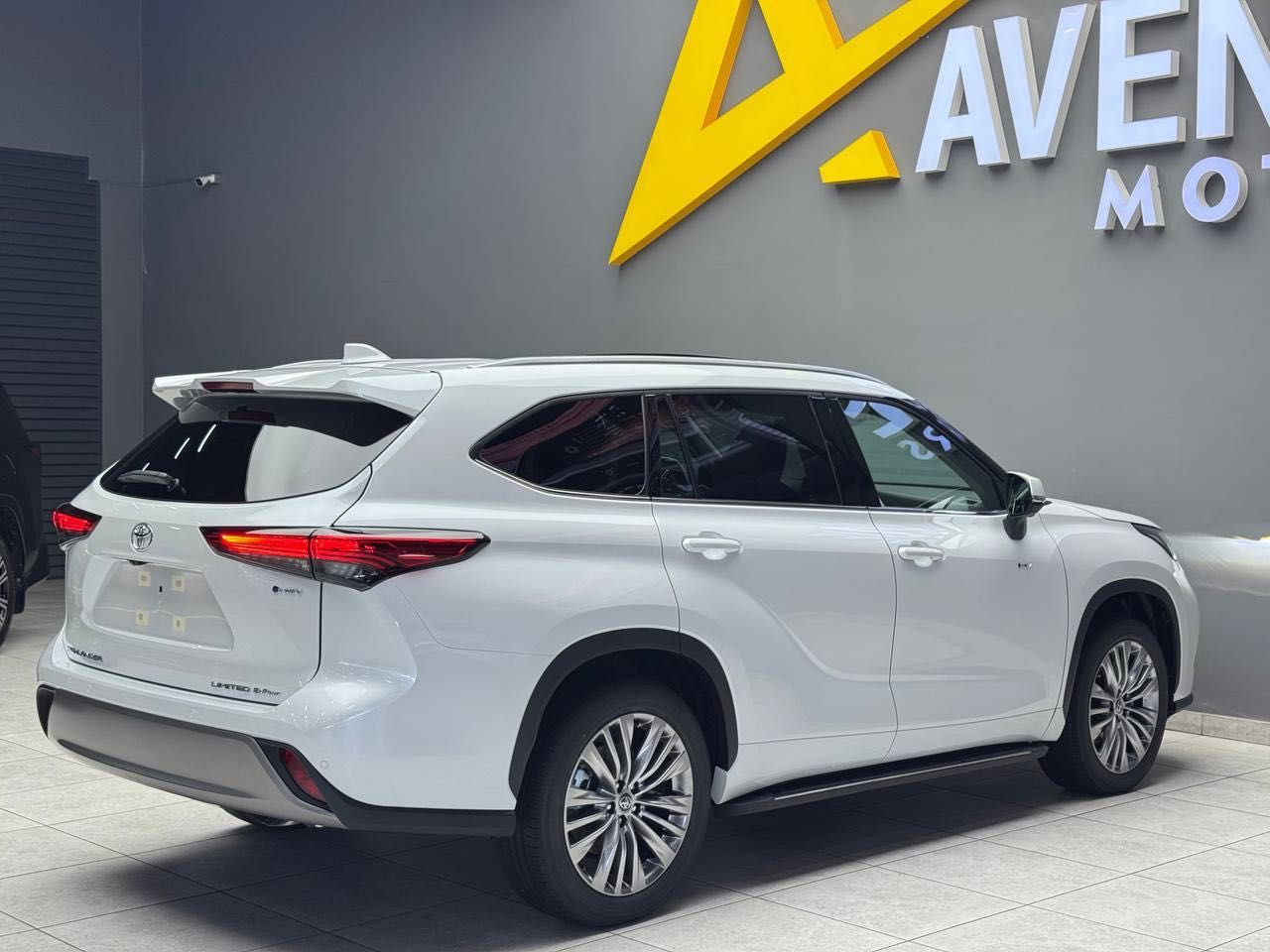 Продается новый Toyota Highlander Limited