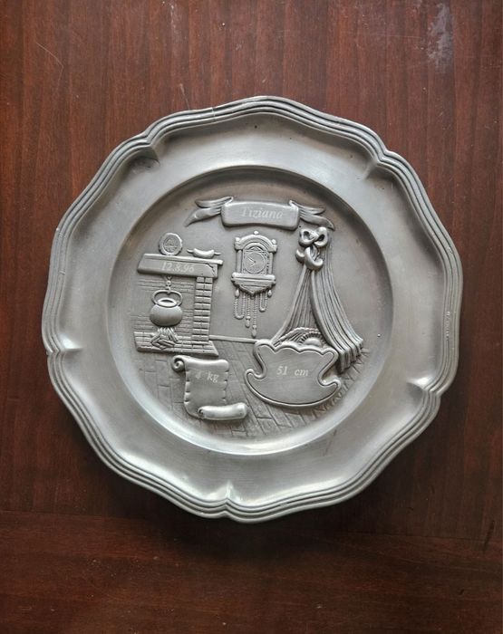 Старинна Релефна Метал 92% Etan Чиния.