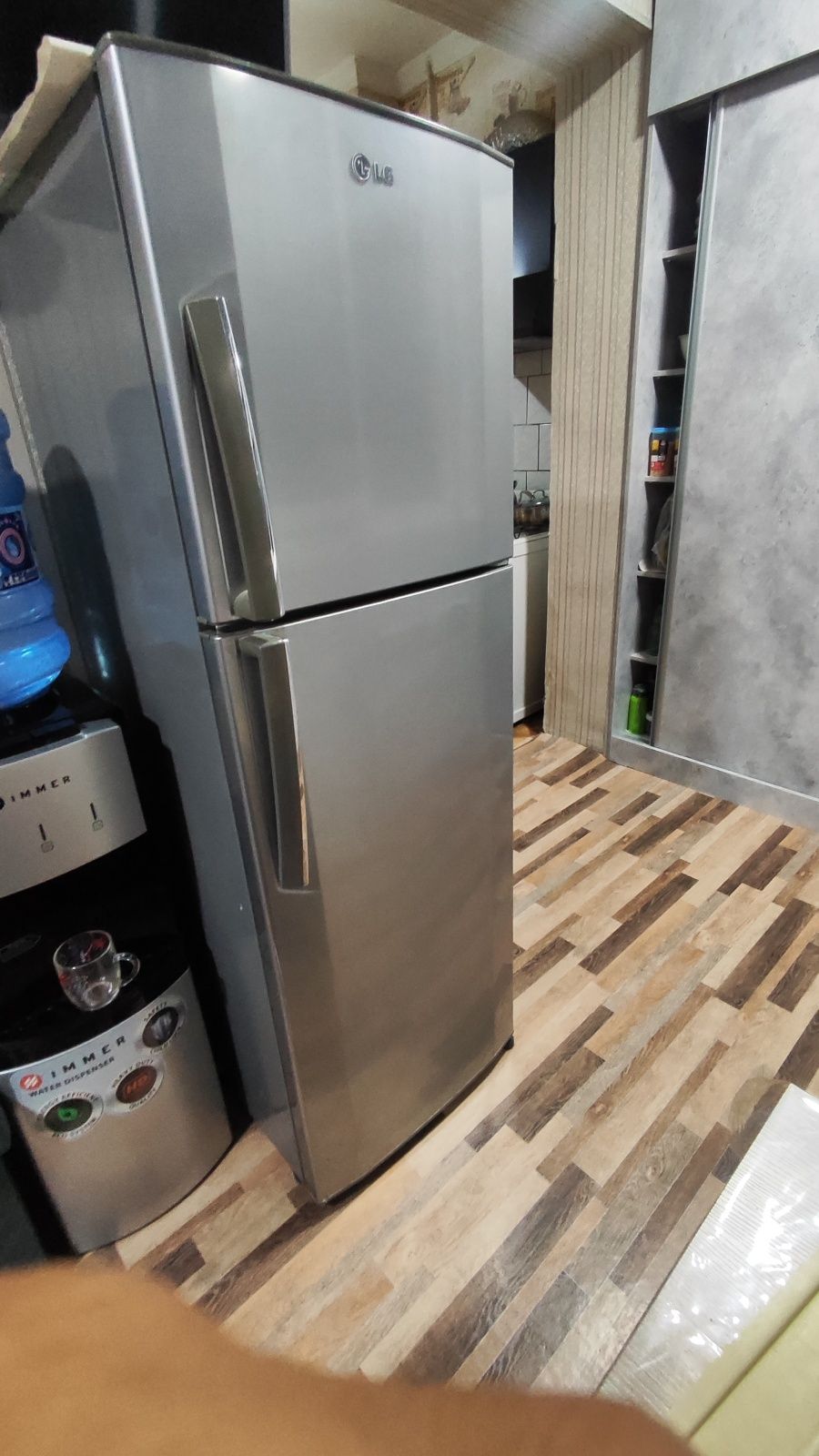 Холодильник LG в
