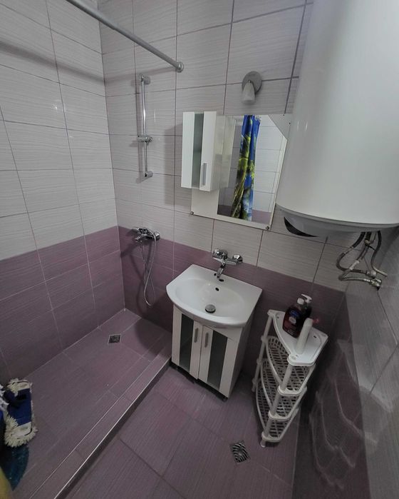 Дава се под наем Тристаен апартамент в Бургас, Център - 80 кв.м за 408 € - Снимка #4