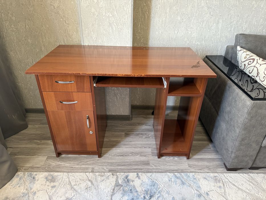 Pismenniy Stol sotiladi