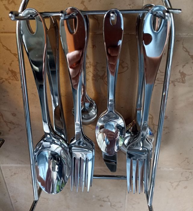 Комплект прибори за хранене