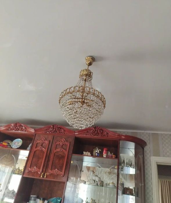 Продам люстру хрустальную