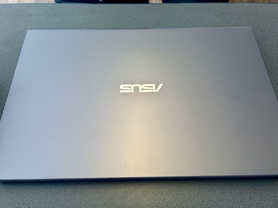 Laptop Asus Procesor i5 la cutie ,ca nou !