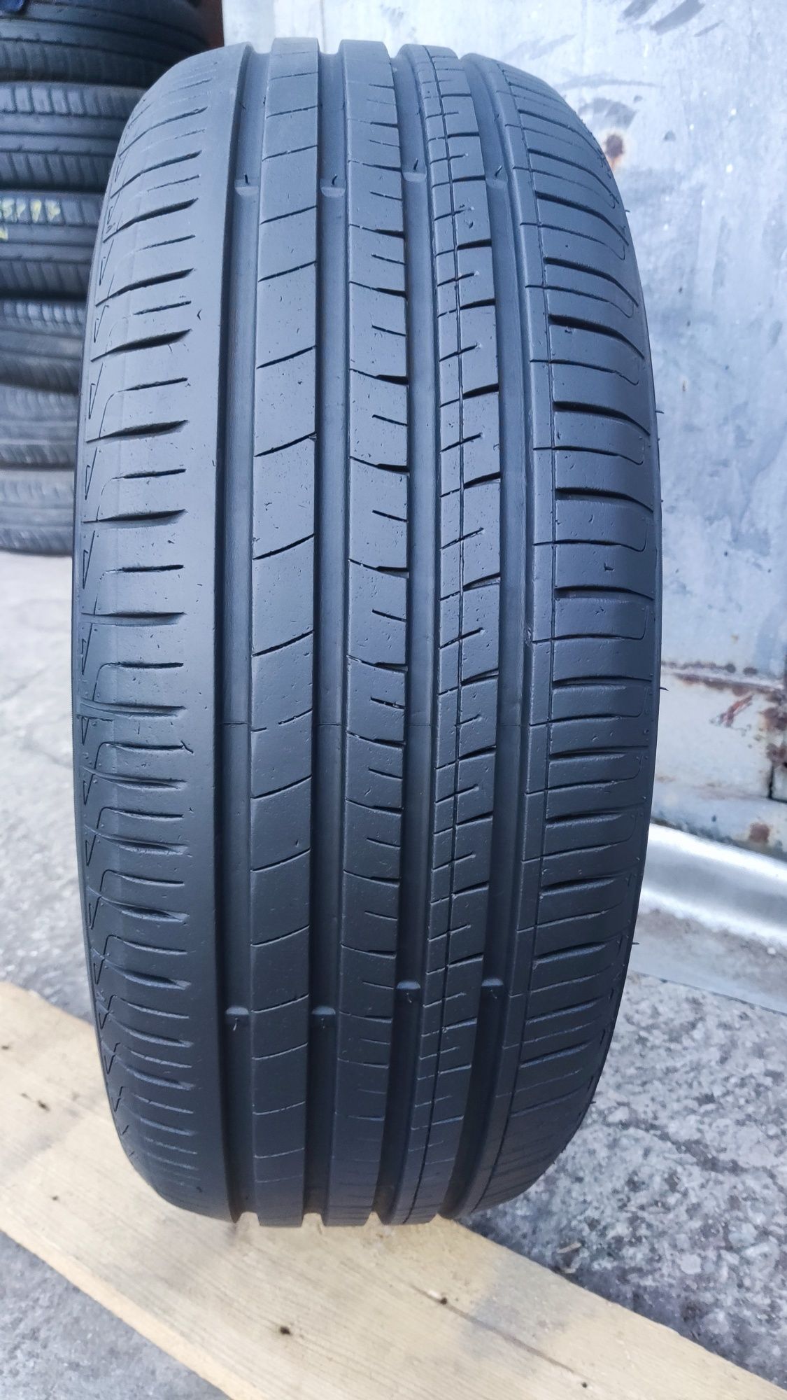 1бр. лятна гума 205/55/16 Royal Black 
dot23
7.3mm
Перфектно състояние