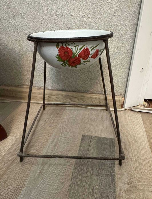 Подставка для кормления собак