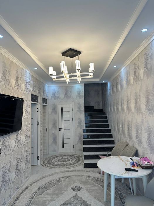 Продаю 1,5 сот 4 ком с падвалом Олмас махала 2 этажнийля