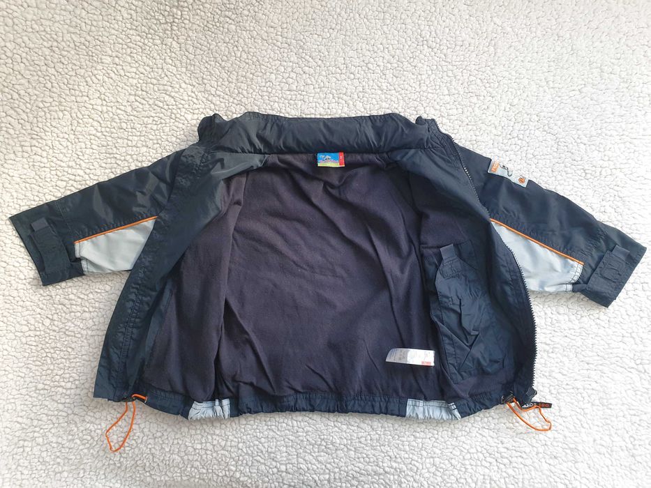 Geaca bebe marimea 98, impermeabila, cu gluga