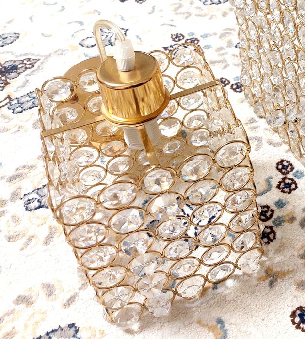 Люстра почти новая! В идеальном состояний!