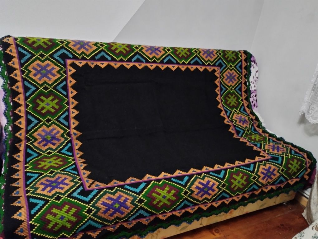 Vând piese textile de colecție tradiționale