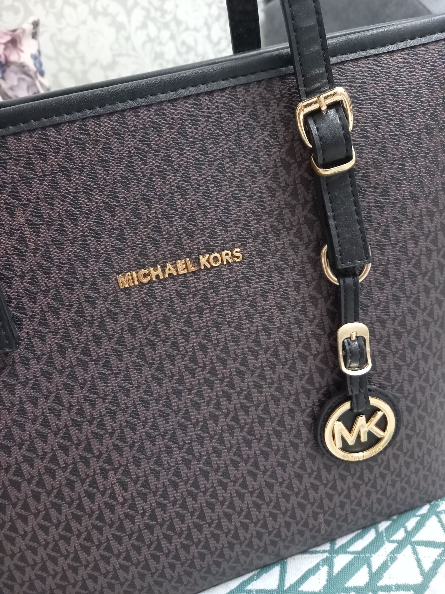 Сумка почти новая Michael Kors большая, тоут