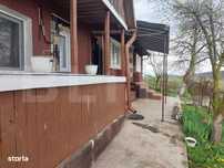 Casa traditionala cu 3 camere, 70 mp, teren 6000 mp, in zona Micestii
