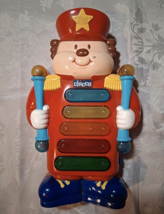 Pian luminos cu melodii Chicco