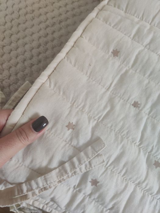 Обиколник и органайзер за бебешко легло