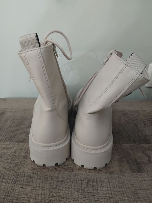 UGG бети с велурена агнешка кожа и модели от ZARA