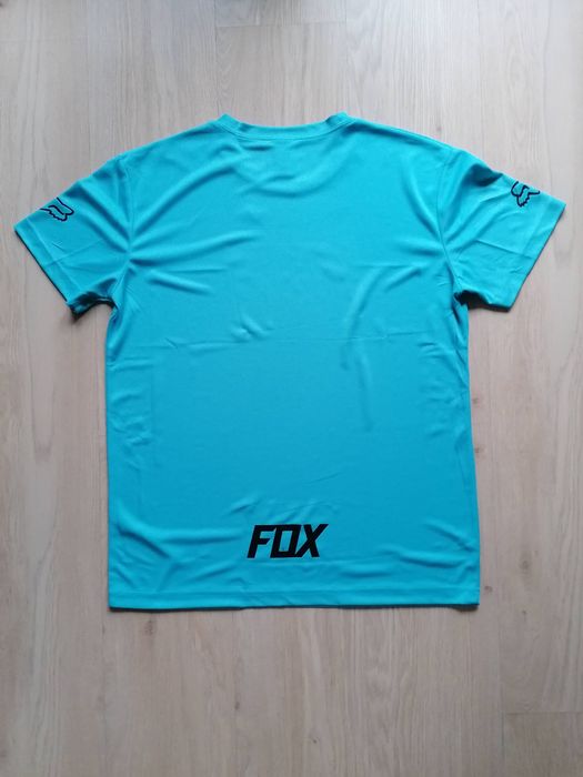 Vând tricouri FOX