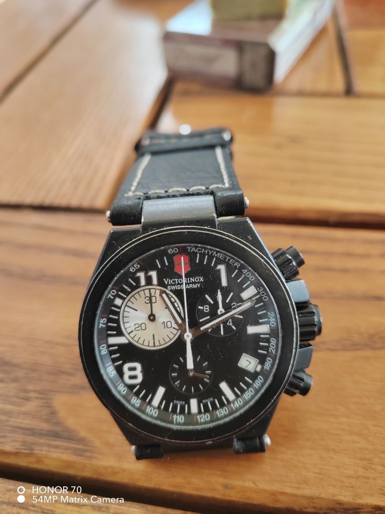 Vând ceas Victorinox cronograf Quartz