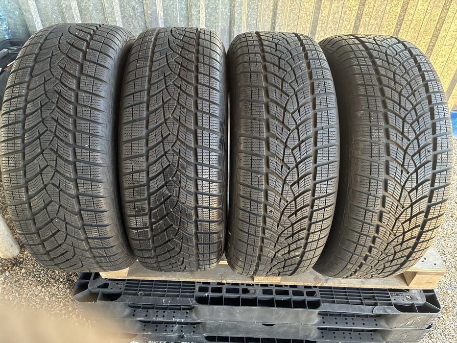 235/60/17 Дънлоп Зимни