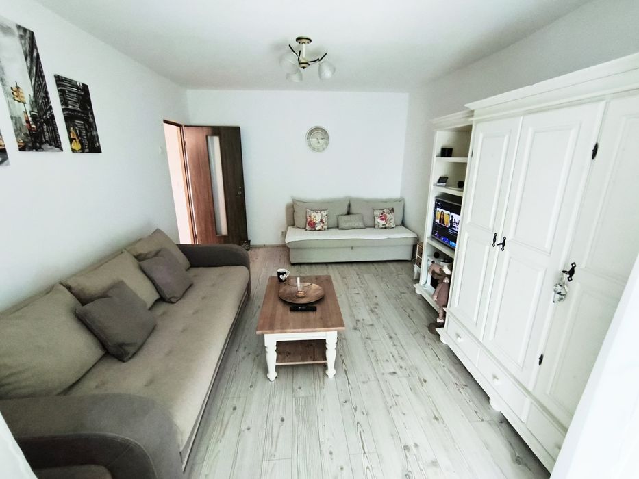 Apartament cu o camera de închiriat – mobilat și utilat complet