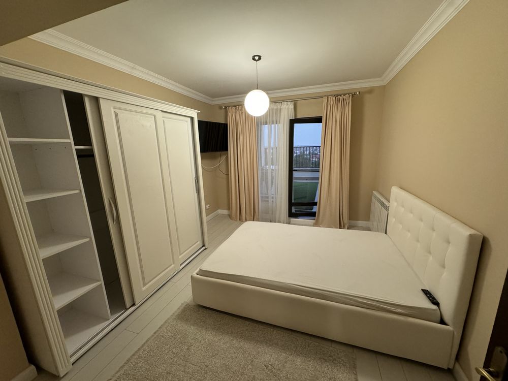 Inchiriez penthouse 4 camere - terasa