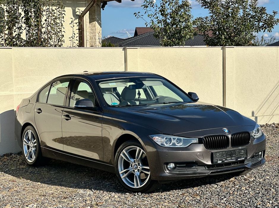 BMW 320d Seria 3 F30 Automat 2013 / Navi / Camera / Piele / EURO 5