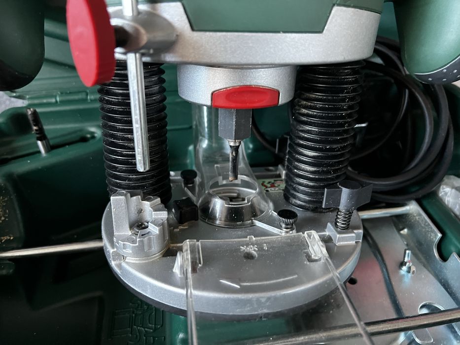 Оберфреза Bosch POF 1400 ACE, 1400 W, 6 - 8 мм, с куфар