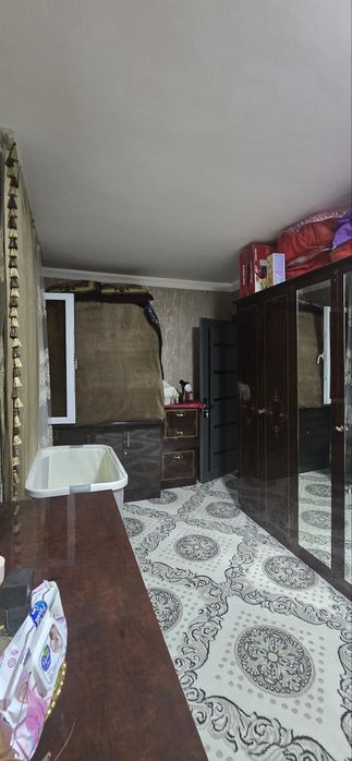 Хукандийда 2 хонали 4-этаж квартира сотилади.нархи 24800