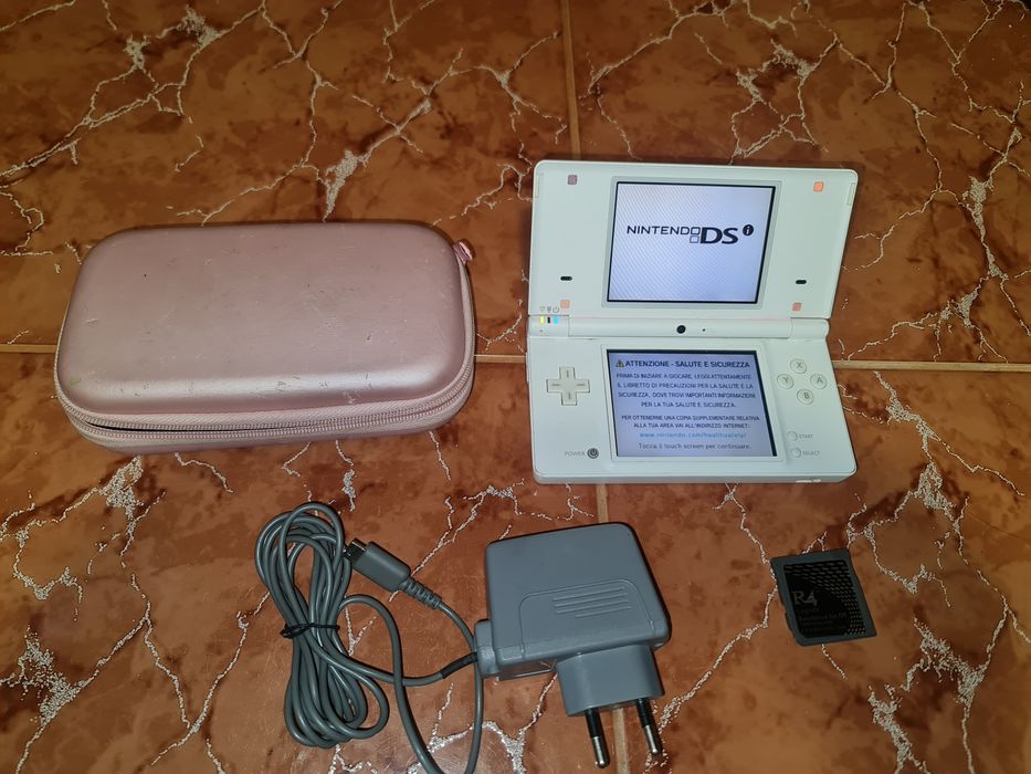 NINTENDO DSi cu jocuri si accessori