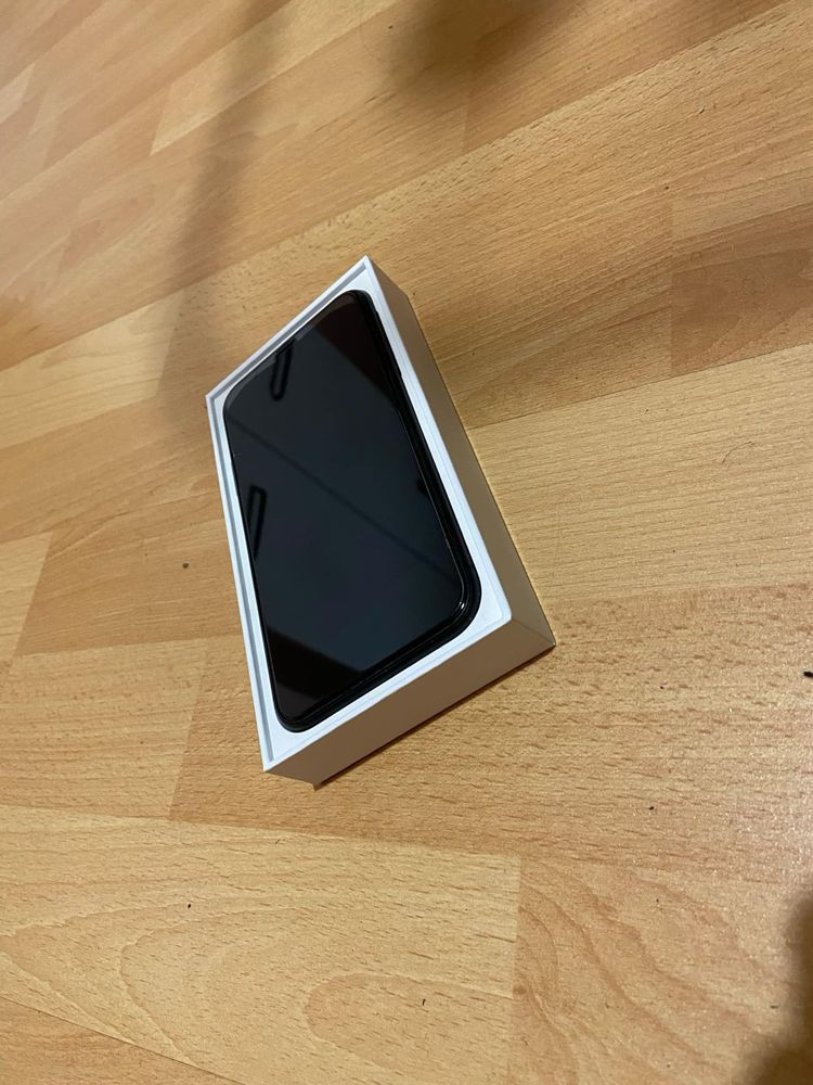 Телефон iphone 11