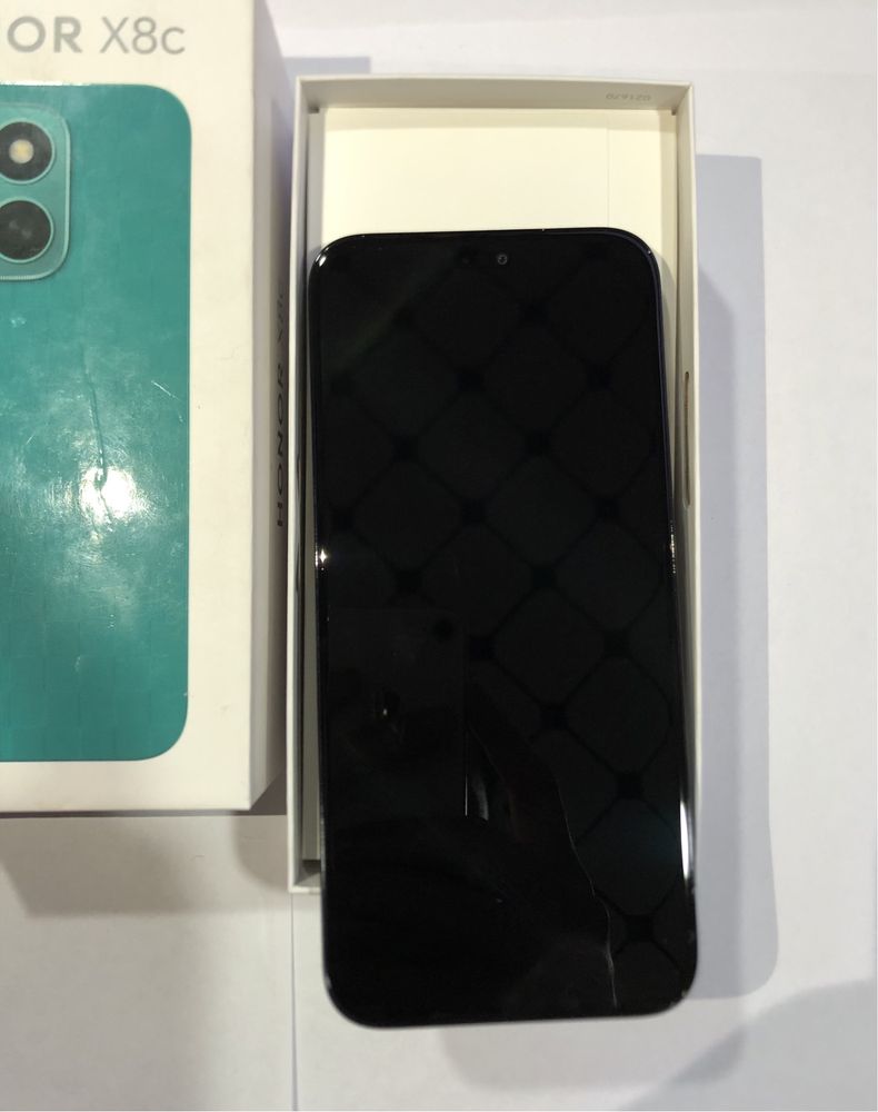 Honor X8c 256 гб совсем новый с гарантией