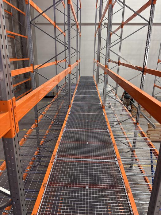 Montaj rafturi metalice si relocare