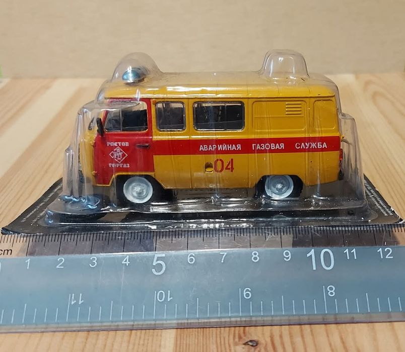 УАЗ-3909. Цена:25лв. (1/715). Мащаб 1:43, метал и пластм