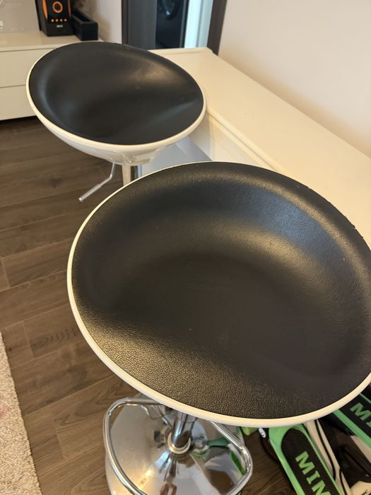 Scaune bar 2 bucati-100 lei/ buc