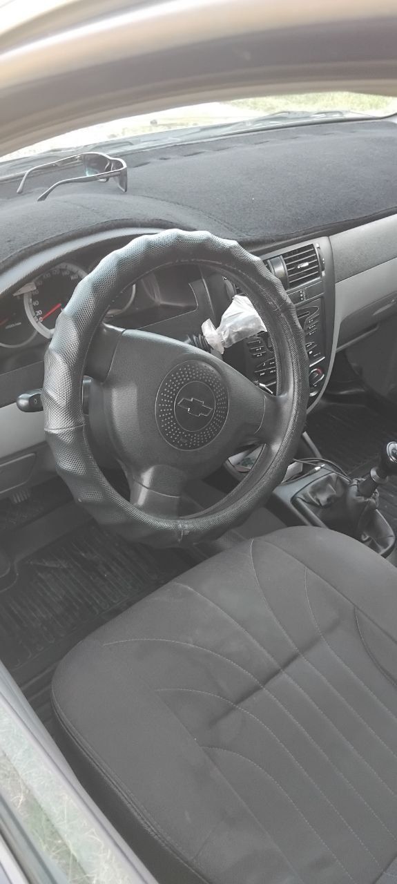 Lacetti sotiladi