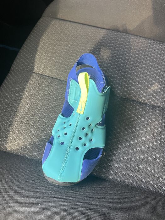 Sandale Nike marimea 31