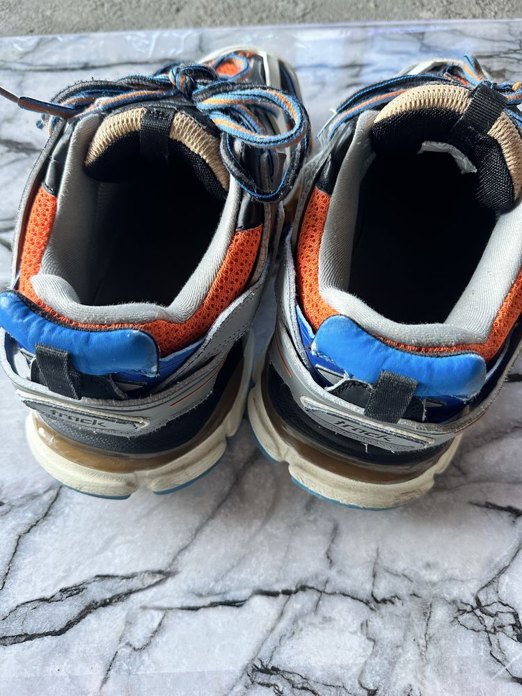 Balenciaga track