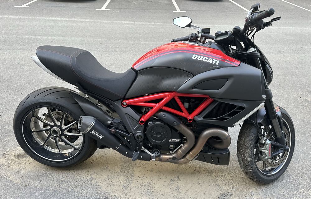 Ducati Diavel  2011 Carbon