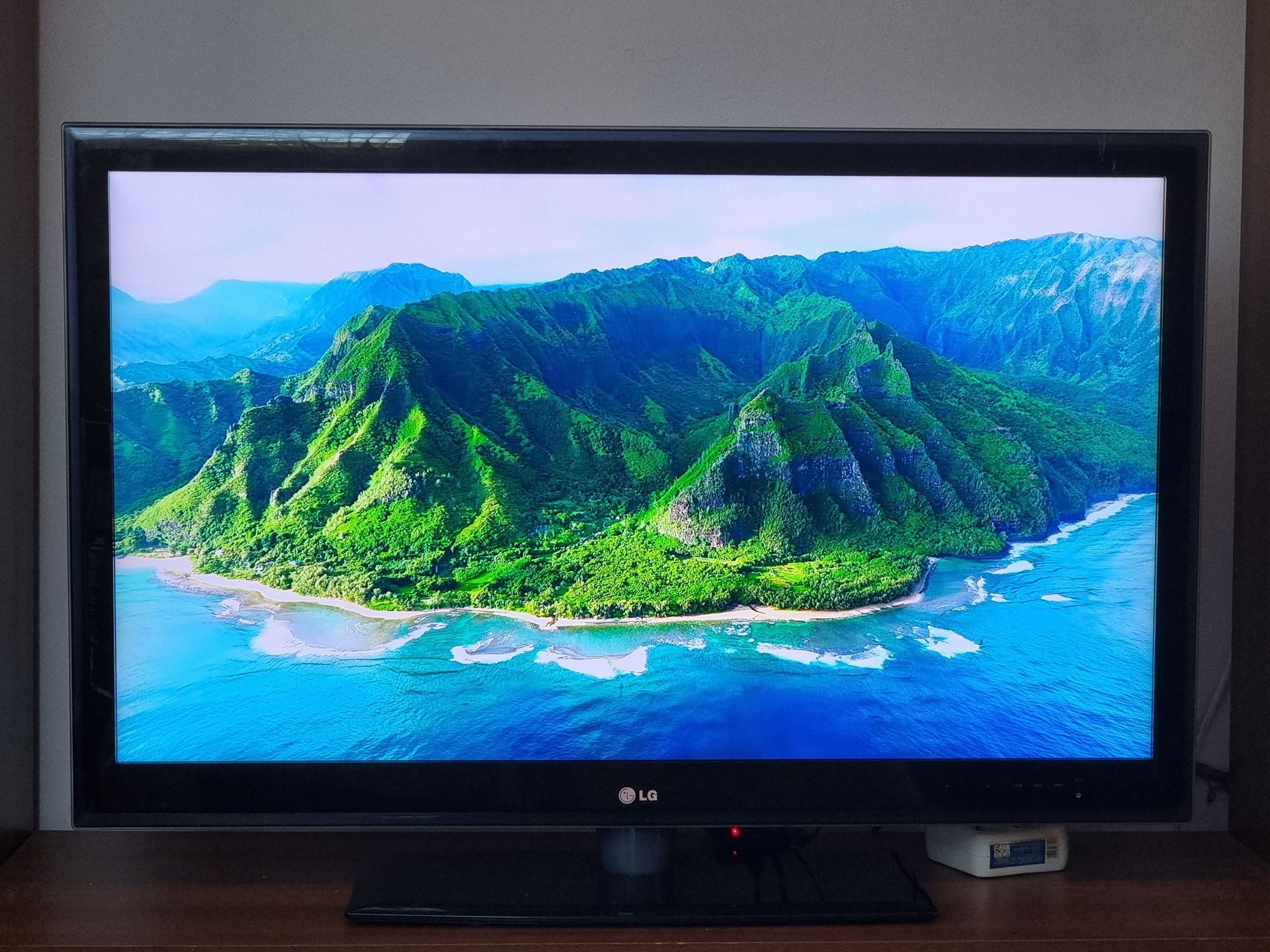 Телевизор/LG - 42" - FullHD , Цифтова + Ефирна