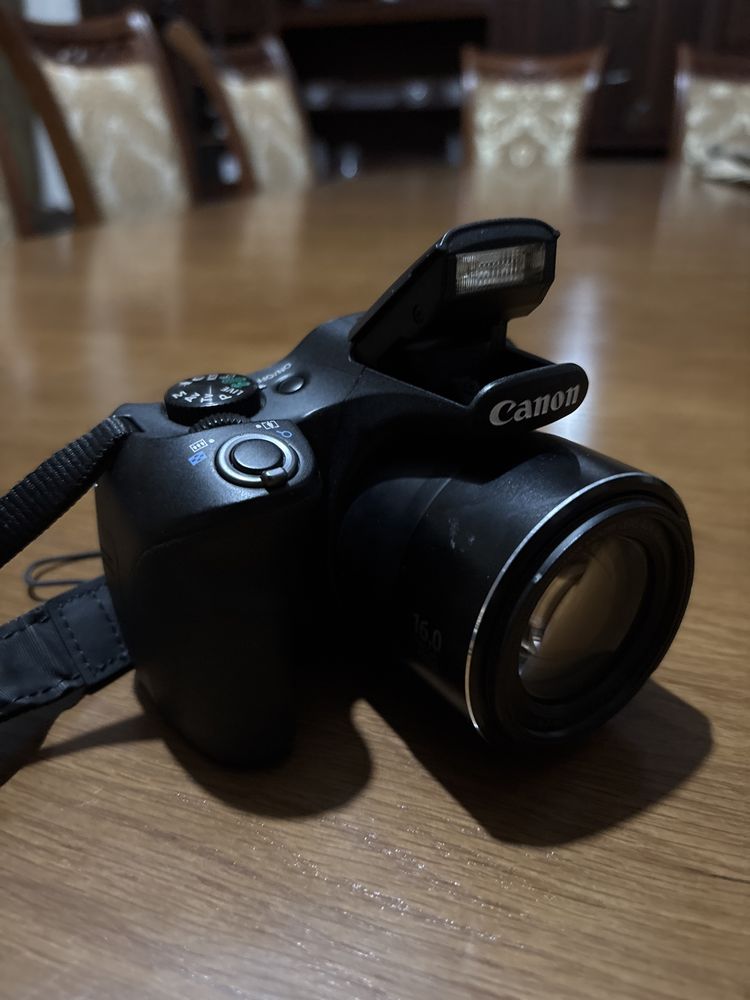 Продаётся  Фотоаппарат canon 2010 .
