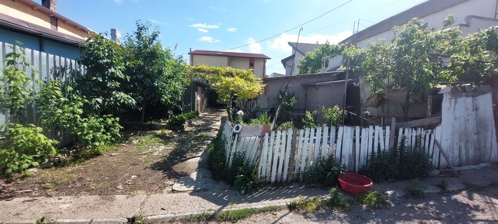 Vând teren 300 mp zona centrala Galați