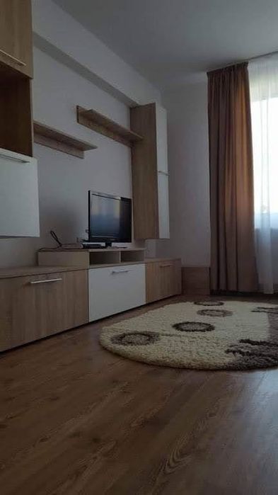 Închiriez apartament